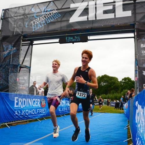 30.08.2026 - Elbe Triathlon Hamburg LAZAROV Photography http://msf.ph/oto/10087534 30.08.2026 12:10:24 Ziel 1372, 1382, 1471, 1539 meine-sportfotos.de