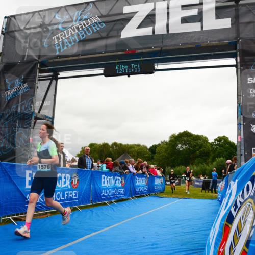 30.08.2026 - Elbe Triathlon Hamburg LAZAROV Photography http://msf.ph/oto/10087617 30.08.2026 12:11:12 Ziel 1534, 1576, 1581 meine-sportfotos.de