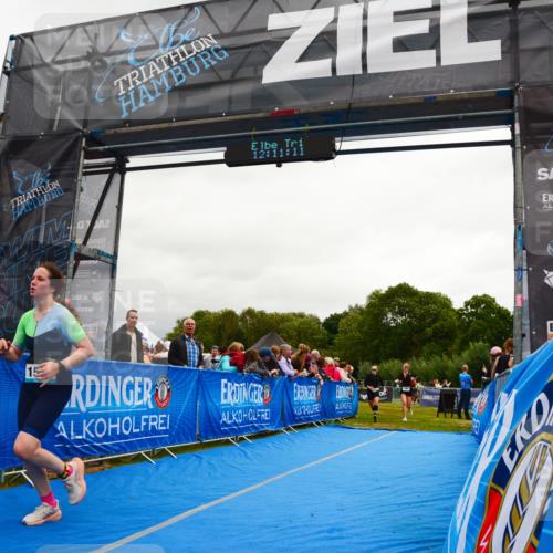 30.08.2026 - Elbe Triathlon Hamburg LAZAROV Photography http://msf.ph/oto/10087619 30.08.2026 12:11:12 Ziel 1534, 1576, 1581 meine-sportfotos.de