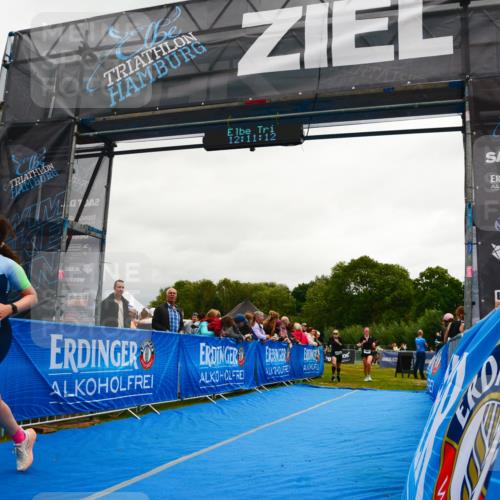 30.08.2026 - Elbe Triathlon Hamburg LAZAROV Photography http://msf.ph/oto/10087621 30.08.2026 12:11:12 Ziel 1534, 1576, 1581 meine-sportfotos.de