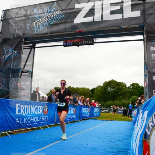 30.08.2026 - Elbe Triathlon Hamburg LAZAROV Photography http://msf.ph/oto/10087638 30.08.2026 12:11:17 Ziel 1534, 1581, 1615 meine-sportfotos.de