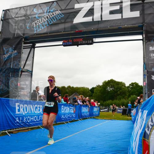 30.08.2026 - Elbe Triathlon Hamburg LAZAROV Photography http://msf.ph/oto/10087642 30.08.2026 12:11:17 Ziel 1534, 1581, 1615 meine-sportfotos.de