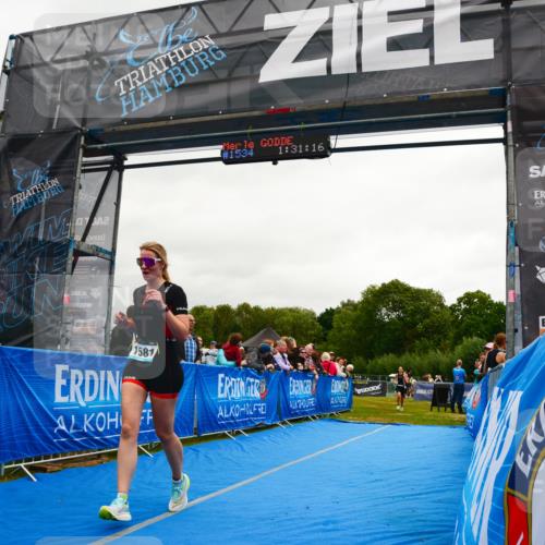 30.08.2026 - Elbe Triathlon Hamburg LAZAROV Photography http://msf.ph/oto/10087644 30.08.2026 12:11:18 Ziel 1534, 1581, 1615 meine-sportfotos.de