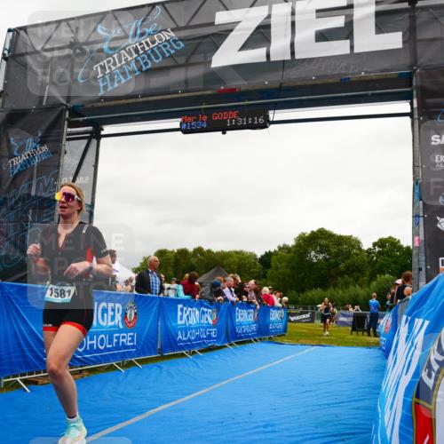 30.08.2026 - Elbe Triathlon Hamburg LAZAROV Photography http://msf.ph/oto/10087648 30.08.2026 12:11:18 Ziel 1534, 1581, 1615 meine-sportfotos.de