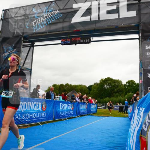 30.08.2026 - Elbe Triathlon Hamburg LAZAROV Photography http://msf.ph/oto/10087650 30.08.2026 12:11:18 Ziel 1534, 1581, 1615 meine-sportfotos.de