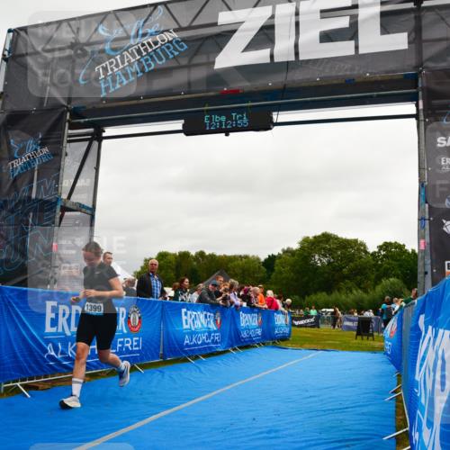 30.08.2026 - Elbe Triathlon Hamburg LAZAROV Photography http://msf.ph/oto/10087792 30.08.2026 12:12:56 Ziel 1399 meine-sportfotos.de