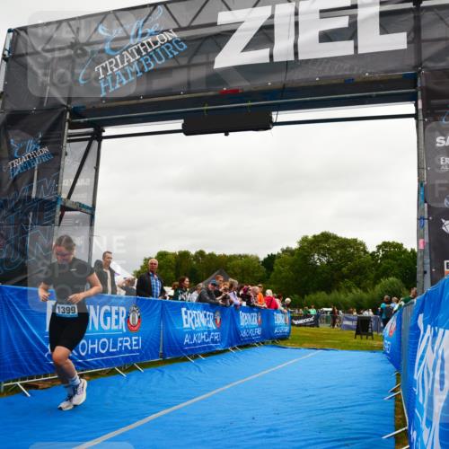 30.08.2026 - Elbe Triathlon Hamburg LAZAROV Photography http://msf.ph/oto/10087794 30.08.2026 12:12:57 Ziel 1399 meine-sportfotos.de