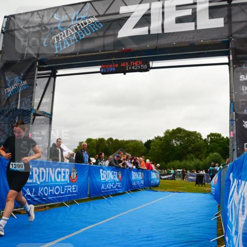 30.08.2026 - Elbe Triathlon Hamburg LAZAROV Photography http://msf.ph/oto/10087795 30.08.2026 12:12:57 Ziel 1399 meine-sportfotos.de