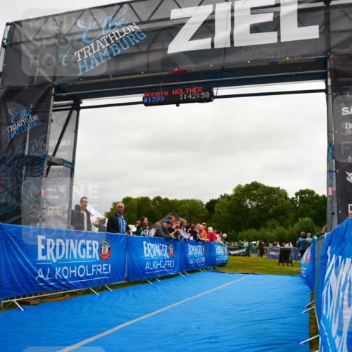 30.08.2026 - Elbe Triathlon Hamburg LAZAROV Photography http://msf.ph/oto/10087799 30.08.2026 12:12:57 Ziel 1399 meine-sportfotos.de