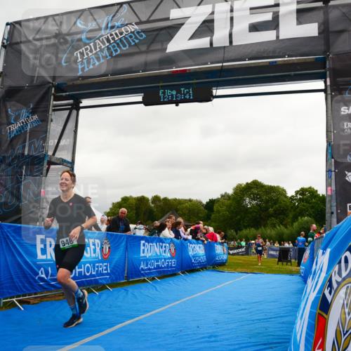 30.08.2026 - Elbe Triathlon Hamburg LAZAROV Photography http://msf.ph/oto/10087815 30.08.2026 12:13:42 Ziel 946, 1712 meine-sportfotos.de