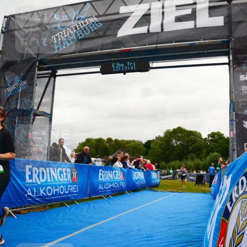 30.08.2026 - Elbe Triathlon Hamburg LAZAROV Photography http://msf.ph/oto/10087819 30.08.2026 12:13:42 Ziel 946, 1712 meine-sportfotos.de