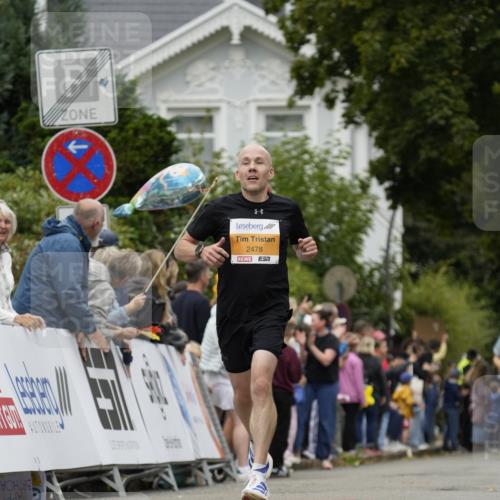 30.08.2026 - Blankeneser Heldenlauf Patografie http://msf.ph/oto/10087831 30.08.2026 11:34:24 Ziel 2317, 2356, 2478 meine-sportfotos.de