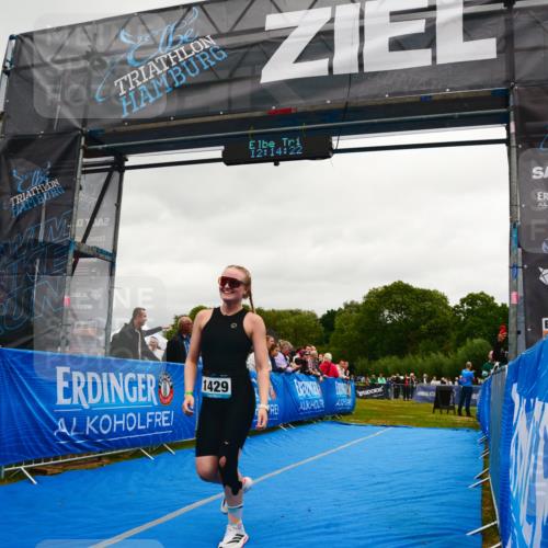 30.08.2026 - Elbe Triathlon Hamburg LAZAROV Photography http://msf.ph/oto/10087854 30.08.2026 12:14:23 Ziel 1429 meine-sportfotos.de