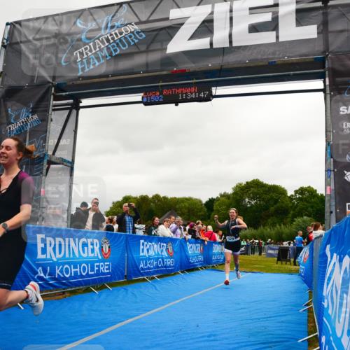 30.08.2026 - Elbe Triathlon Hamburg LAZAROV Photography http://msf.ph/oto/10087909 30.08.2026 12:14:47 Ziel 1485, 1502, 1629 meine-sportfotos.de