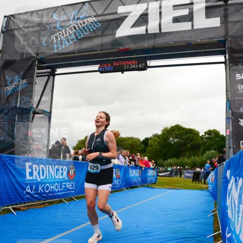 30.08.2026 - Elbe Triathlon Hamburg LAZAROV Photography http://msf.ph/oto/10087920 30.08.2026 12:14:49 Ziel 1485, 1502, 1629 meine-sportfotos.de