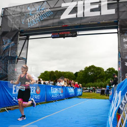 30.08.2026 - Elbe Triathlon Hamburg LAZAROV Photography http://msf.ph/oto/10087980 30.08.2026 12:15:27 Ziel 1665 meine-sportfotos.de