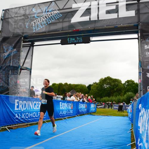 30.08.2026 - Elbe Triathlon Hamburg LAZAROV Photography http://msf.ph/oto/10088053 30.08.2026 12:16:33 Ziel 1595 meine-sportfotos.de