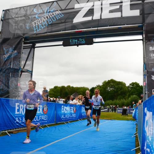 30.08.2026 - Elbe Triathlon Hamburg LAZAROV Photography http://msf.ph/oto/10088088 30.08.2026 12:17:02 Ziel 1470, 1647, 1675 meine-sportfotos.de