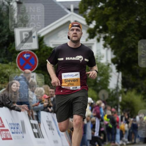 30.08.2026 - Blankeneser Heldenlauf Patografie http://msf.ph/oto/10088092 30.08.2026 11:37:14 Ziel 2335, 2390 meine-sportfotos.de