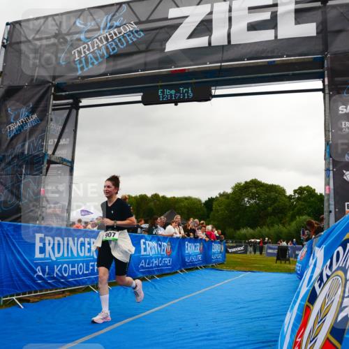 30.08.2026 - Elbe Triathlon Hamburg LAZAROV Photography http://msf.ph/oto/10088110 30.08.2026 12:17:20 Ziel 907 meine-sportfotos.de