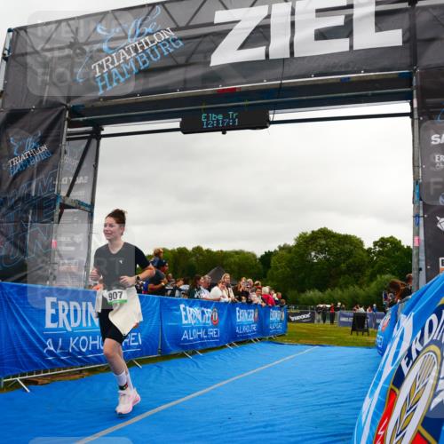 30.08.2026 - Elbe Triathlon Hamburg LAZAROV Photography http://msf.ph/oto/10088112 30.08.2026 12:17:20 Ziel 907 meine-sportfotos.de