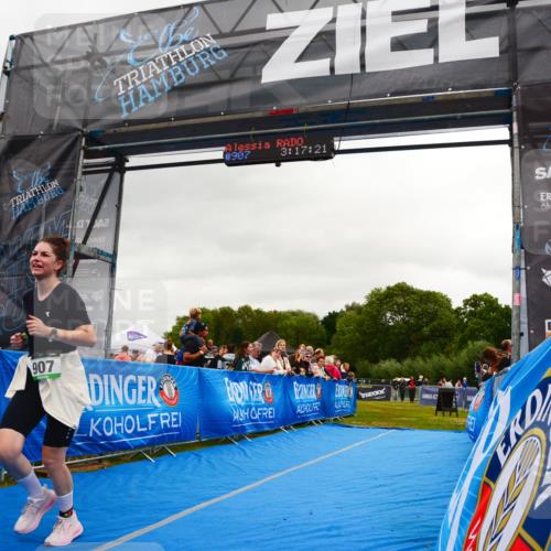 30.08.2026 - Elbe Triathlon Hamburg LAZAROV Photography http://msf.ph/oto/10088116 30.08.2026 12:17:20 Ziel 907 meine-sportfotos.de