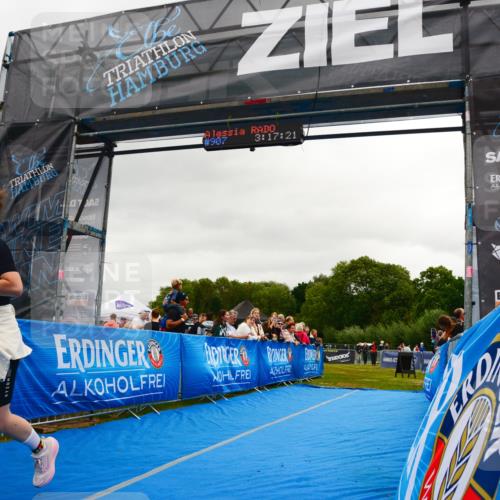 30.08.2026 - Elbe Triathlon Hamburg LAZAROV Photography http://msf.ph/oto/10088118 30.08.2026 12:17:20 Ziel 907 meine-sportfotos.de