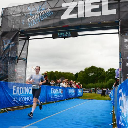 30.08.2026 - Elbe Triathlon Hamburg LAZAROV Photography http://msf.ph/oto/10088185 30.08.2026 12:18:24 Ziel 1521 meine-sportfotos.de