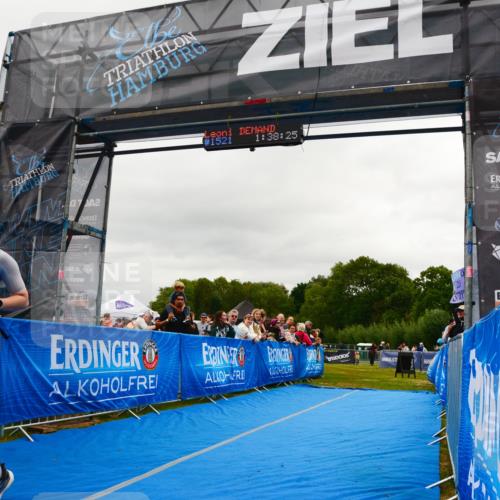 30.08.2026 - Elbe Triathlon Hamburg LAZAROV Photography http://msf.ph/oto/10088194 30.08.2026 12:18:24 Ziel 1521 meine-sportfotos.de