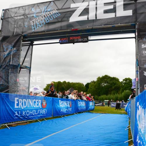 30.08.2026 - Elbe Triathlon Hamburg LAZAROV Photography http://msf.ph/oto/10088196 30.08.2026 12:18:24 Ziel 1521 meine-sportfotos.de