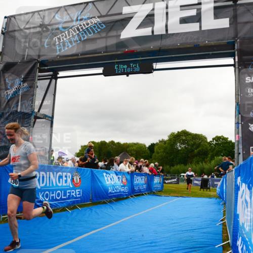 30.08.2026 - Elbe Triathlon Hamburg LAZAROV Photography http://msf.ph/oto/10088204 30.08.2026 12:18:39 Ziel 1530, 1601 meine-sportfotos.de