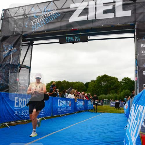 30.08.2026 - Elbe Triathlon Hamburg LAZAROV Photography http://msf.ph/oto/10088326 30.08.2026 12:21:14 Ziel 1600 meine-sportfotos.de