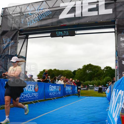 30.08.2026 - Elbe Triathlon Hamburg LAZAROV Photography http://msf.ph/oto/10088330 30.08.2026 12:21:15 Ziel 1600 meine-sportfotos.de