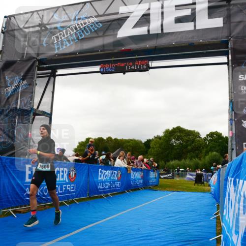 30.08.2026 - Elbe Triathlon Hamburg LAZAROV Photography http://msf.ph/oto/10088338 30.08.2026 12:21:17 Ziel 1600 meine-sportfotos.de