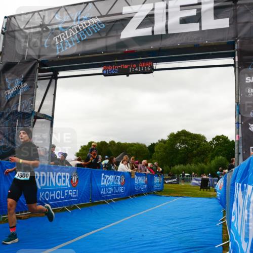 30.08.2026 - Elbe Triathlon Hamburg LAZAROV Photography http://msf.ph/oto/10088341 30.08.2026 12:21:17 Ziel 1600 meine-sportfotos.de