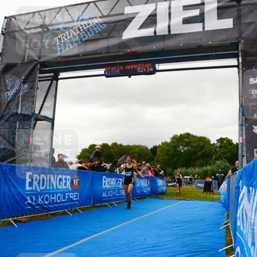 30.08.2026 - Elbe Triathlon Hamburg LAZAROV Photography http://msf.ph/oto/10088355 30.08.2026 12:21:45 Ziel 1235, 1519, 1546 meine-sportfotos.de