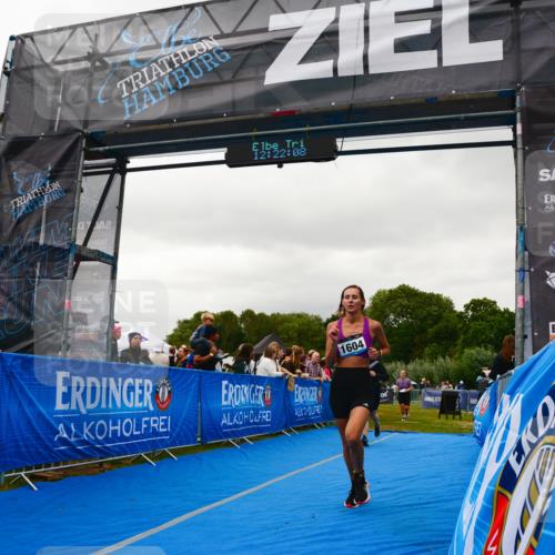 30.08.2026 - Elbe Triathlon Hamburg LAZAROV Photography http://msf.ph/oto/10088387 30.08.2026 12:22:10 Ziel 1408, 1604, 1613 meine-sportfotos.de