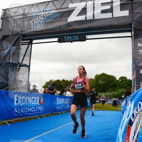 30.08.2026 - Elbe Triathlon Hamburg LAZAROV Photography http://msf.ph/oto/10088389 30.08.2026 12:22:10 Ziel 1408, 1604, 1613 meine-sportfotos.de