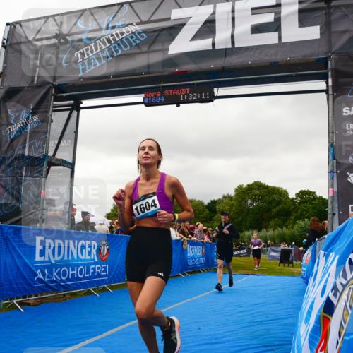 30.08.2026 - Elbe Triathlon Hamburg LAZAROV Photography http://msf.ph/oto/10088391 30.08.2026 12:22:10 Ziel 1408, 1604, 1613 meine-sportfotos.de