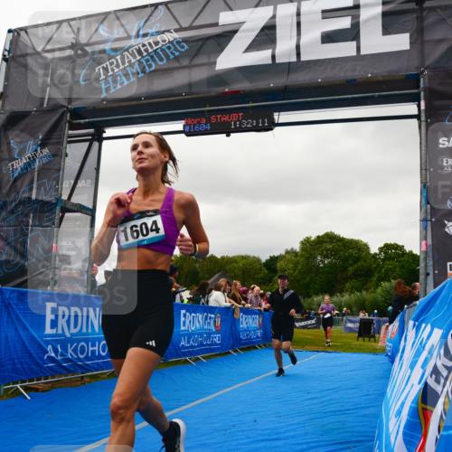 30.08.2026 - Elbe Triathlon Hamburg LAZAROV Photography http://msf.ph/oto/10088392 30.08.2026 12:22:11 Ziel 1408, 1604, 1613 meine-sportfotos.de