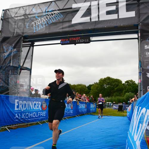 30.08.2026 - Elbe Triathlon Hamburg LAZAROV Photography http://msf.ph/oto/10088398 30.08.2026 12:22:12 Ziel 1408, 1604, 1613 meine-sportfotos.de