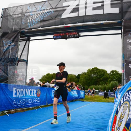 30.08.2026 - Elbe Triathlon Hamburg LAZAROV Photography http://msf.ph/oto/10088430 30.08.2026 12:23:17 Ziel 906, 1668, 1692 meine-sportfotos.de
