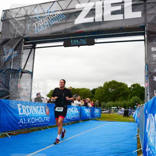 30.08.2026 - Elbe Triathlon Hamburg LAZAROV Photography http://msf.ph/oto/10088442 30.08.2026 12:23:51 Ziel 1622 meine-sportfotos.de