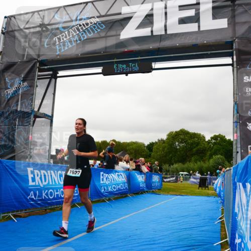 30.08.2026 - Elbe Triathlon Hamburg LAZAROV Photography http://msf.ph/oto/10088444 30.08.2026 12:23:51 Ziel 1622 meine-sportfotos.de