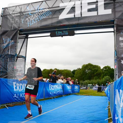 30.08.2026 - Elbe Triathlon Hamburg LAZAROV Photography http://msf.ph/oto/10088445 30.08.2026 12:23:51 Ziel 1622 meine-sportfotos.de