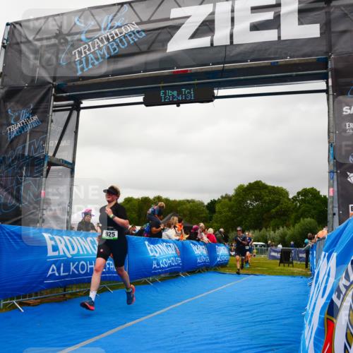 30.08.2026 - Elbe Triathlon Hamburg LAZAROV Photography http://msf.ph/oto/10088454 30.08.2026 12:24:32 Ziel 804, 925, 1672, 1700 meine-sportfotos.de