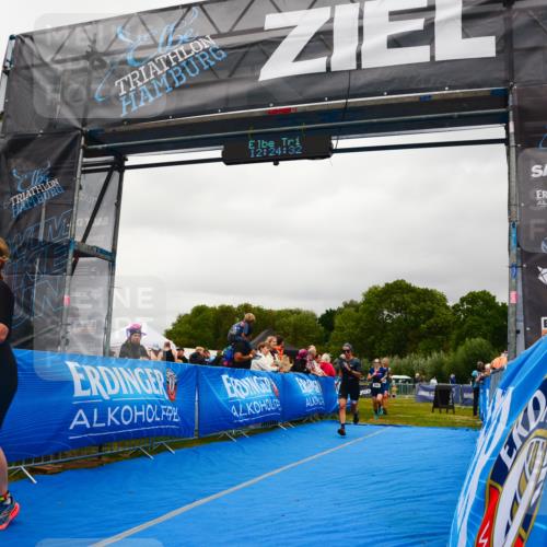 30.08.2026 - Elbe Triathlon Hamburg LAZAROV Photography http://msf.ph/oto/10088458 30.08.2026 12:24:33 Ziel 804, 925, 1672, 1700 meine-sportfotos.de