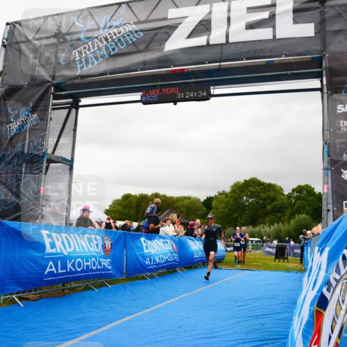 30.08.2026 - Elbe Triathlon Hamburg LAZAROV Photography http://msf.ph/oto/10088460 30.08.2026 12:24:33 Ziel 804, 925, 1672, 1700 meine-sportfotos.de