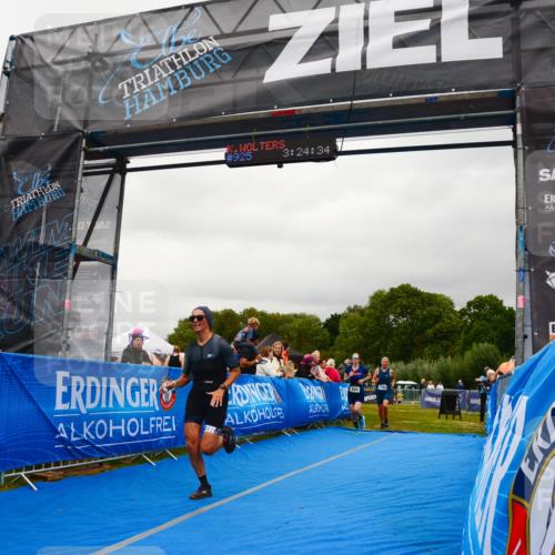 30.08.2026 - Elbe Triathlon Hamburg LAZAROV Photography http://msf.ph/oto/10088461 30.08.2026 12:24:34 Ziel 804, 925, 1672, 1700 meine-sportfotos.de