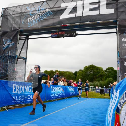 30.08.2026 - Elbe Triathlon Hamburg LAZAROV Photography http://msf.ph/oto/10088462 30.08.2026 12:24:34 Ziel 804, 925, 1672, 1700 meine-sportfotos.de